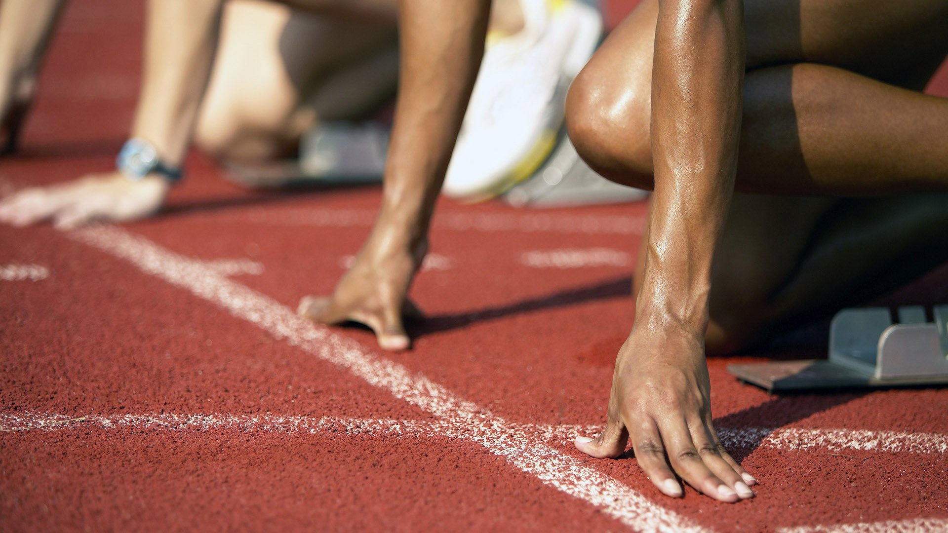 冬季雪域滑雪王者争霸，雪地上的速度与耐力，雪景滑雪